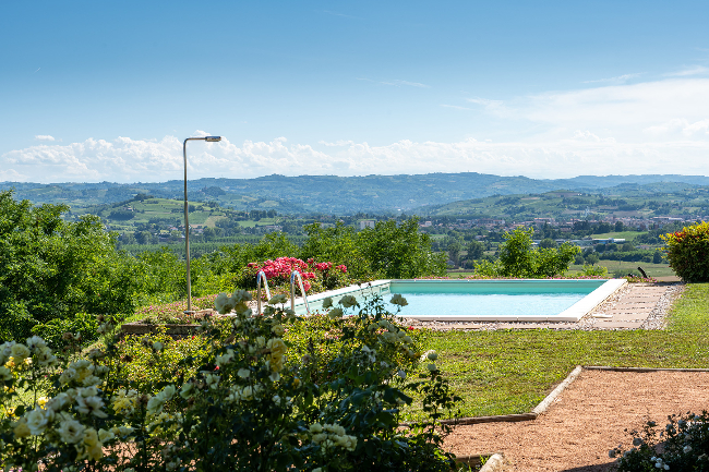 Fully restored luxury country home