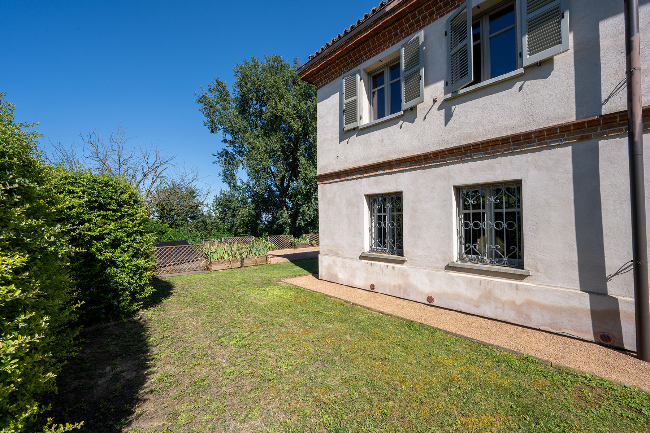 Fully restored luxury country home
