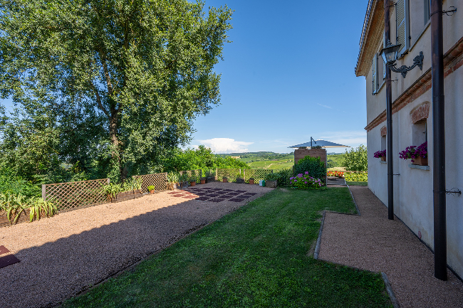Fully restored luxury country home