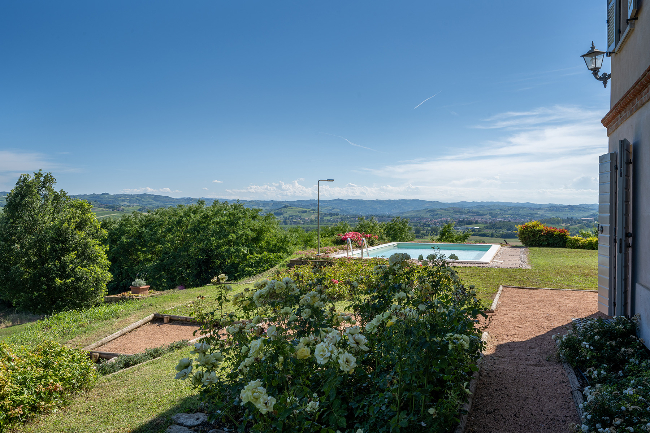 Fully restored luxury country home