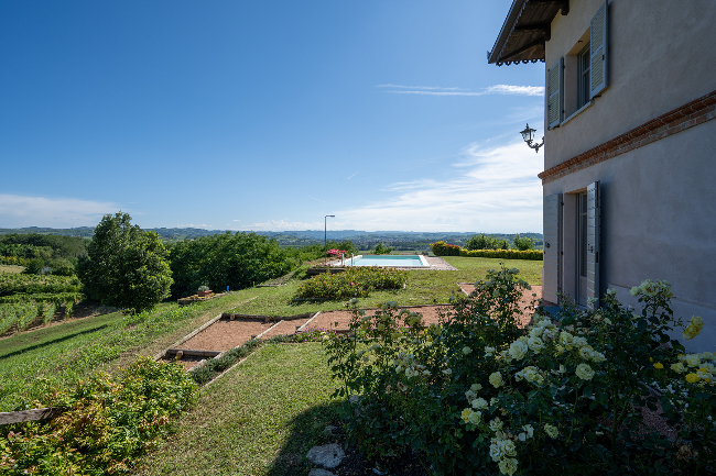 Fully restored luxury country home