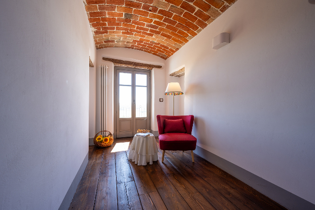 Fully restored luxury country home