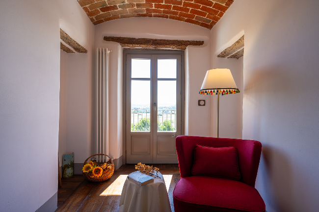 Fully restored luxury country home