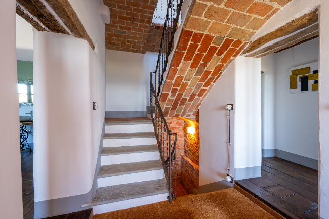 Fully restored luxury country home