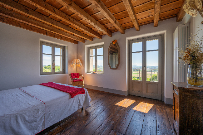 Fully restored luxury country home