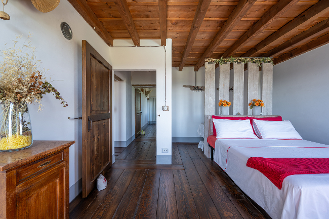 Fully restored luxury country home