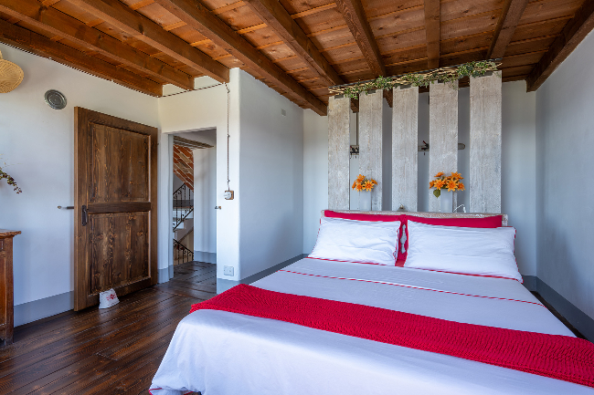 Fully restored luxury country home