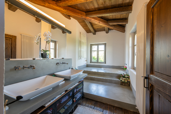 Fully restored luxury country home