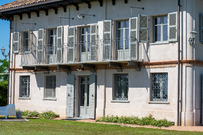 Fully restored luxury country home