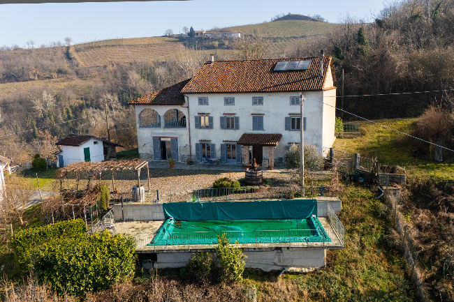 Beautiful Stone House with Breathtaking Views in Piedmont