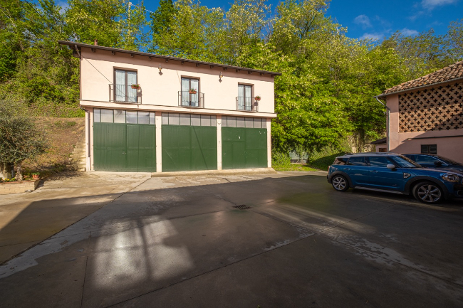 Quality wine production & home for sale