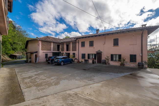 Quality wine production & home for sale