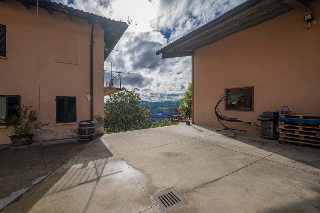 Quality wine production & home for sale