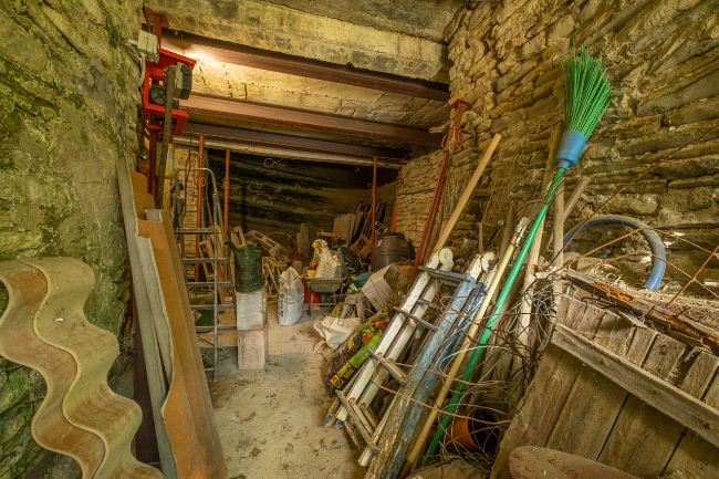 Quality wine production & home for sale