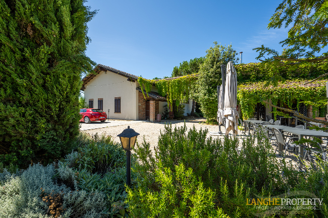 Agriturismo - B&B, restaurant, winery