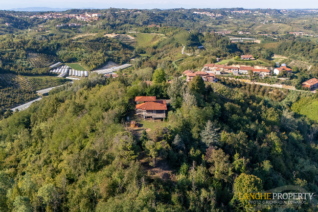 'Shell' villa in stunning location close to Alba