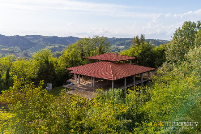 'Shell' villa in stunning location close to Alba