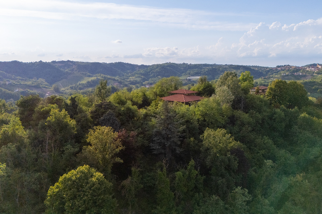 'Shell' villa in stunning location close to Alba