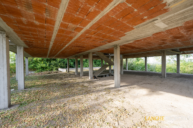 'Shell' villa in stunning location close to Alba