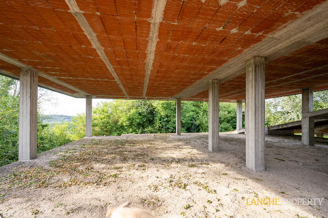 'Shell' villa in stunning location close to Alba