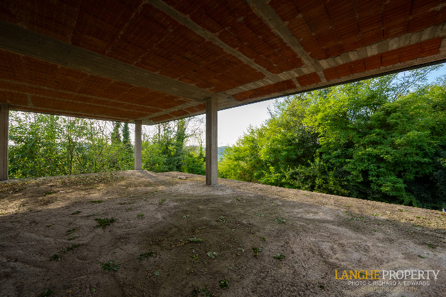 'Shell' villa in stunning location close to Alba