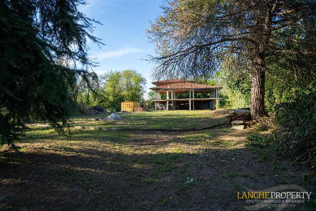 'Shell' villa in stunning location close to Alba