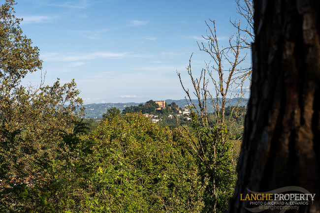 'Shell' villa in stunning location close to Alba