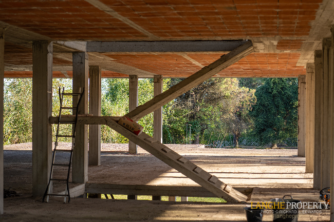 'Shell' villa in stunning location close to Alba