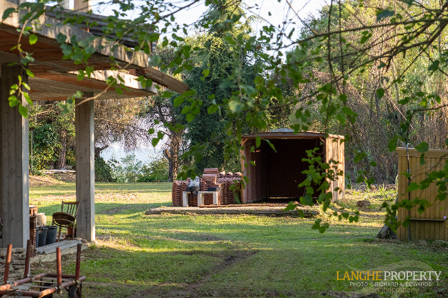 'Shell' villa in stunning location close to Alba