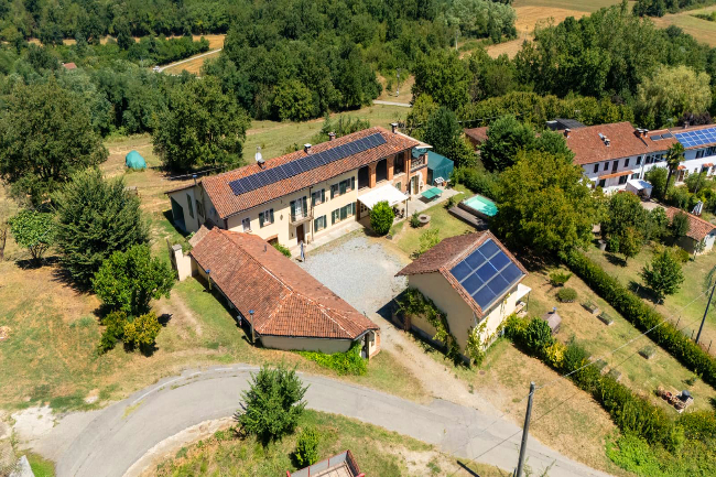 18th century ancient retreat located in Paradise