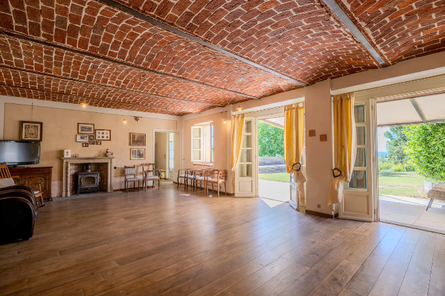 18th century ancient retreat located in Paradise