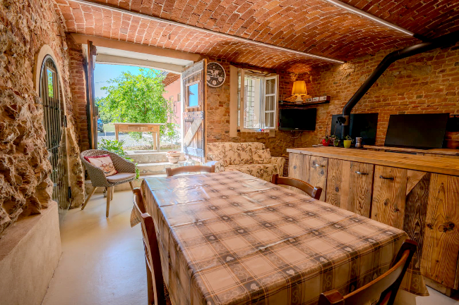 18th century ancient retreat located in Paradise