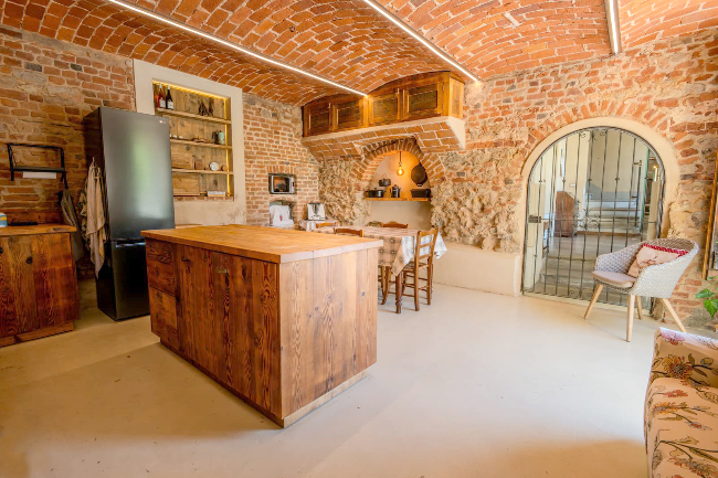 18th century ancient retreat located in Paradise