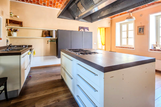 18th century ancient retreat located in Paradise