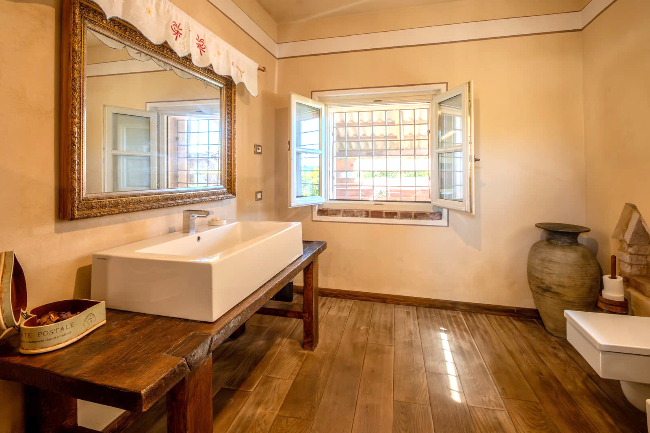 18th century ancient retreat located in Paradise