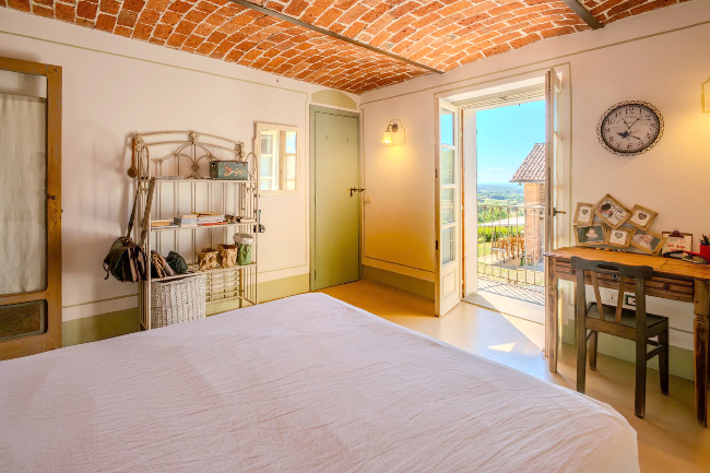 18th century ancient retreat located in Paradise