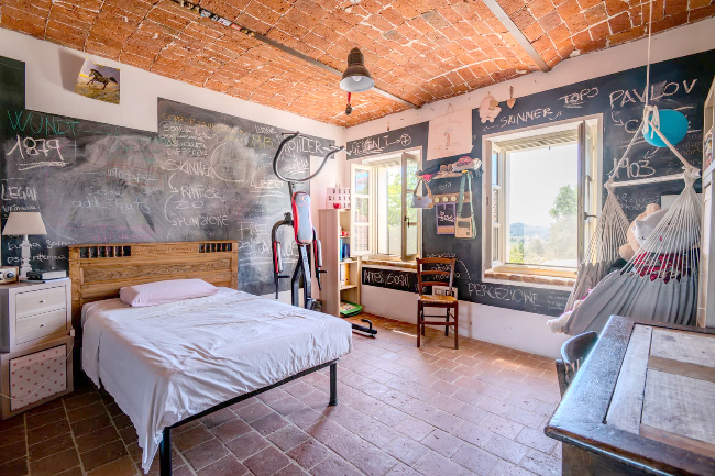 18th century ancient retreat located in Paradise