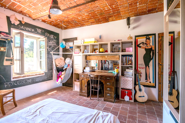 18th century ancient retreat located in Paradise