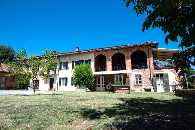 18th century ancient retreat located in Paradise