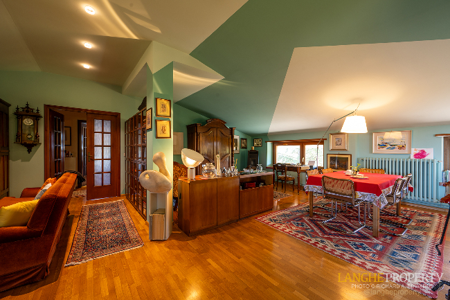 Barbaresco villa with stunning view of vineyards and Alps