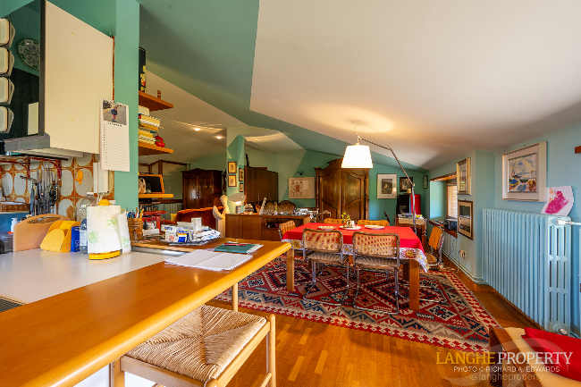 Barbaresco villa with stunning view of vineyards and Alps