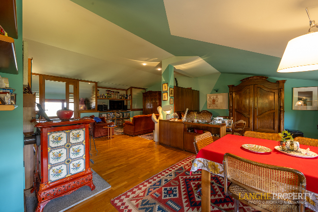 Barbaresco villa with stunning view of vineyards and Alps