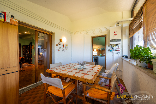 Barbaresco villa with stunning view of vineyards and Alps