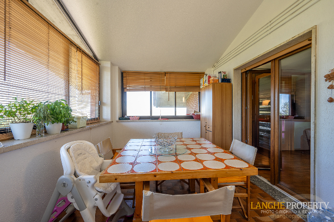 Barbaresco villa with stunning view of vineyards and Alps