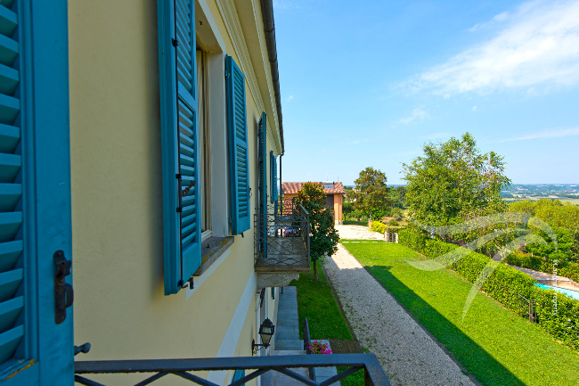 Unique wine property in stunning position