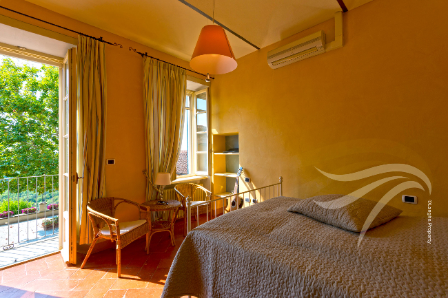 Unique wine property in stunning position