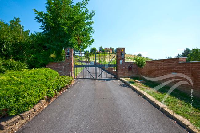 Unique wine property in stunning position