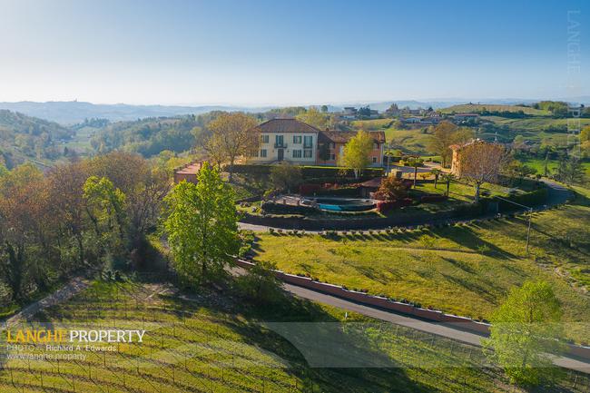 Unique wine property in stunning position
