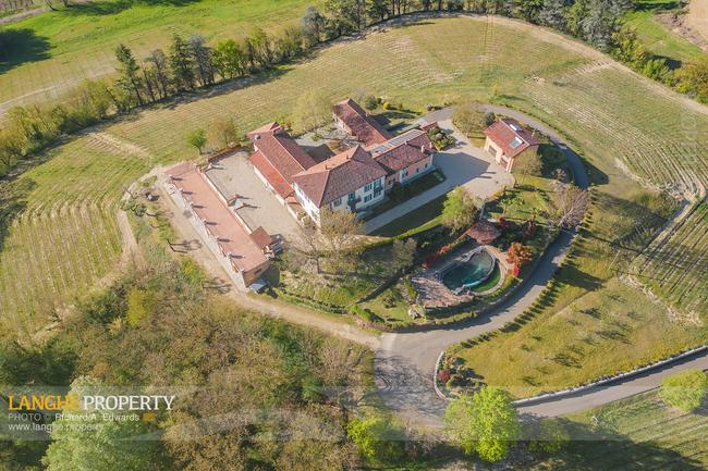 Unique wine property in stunning position